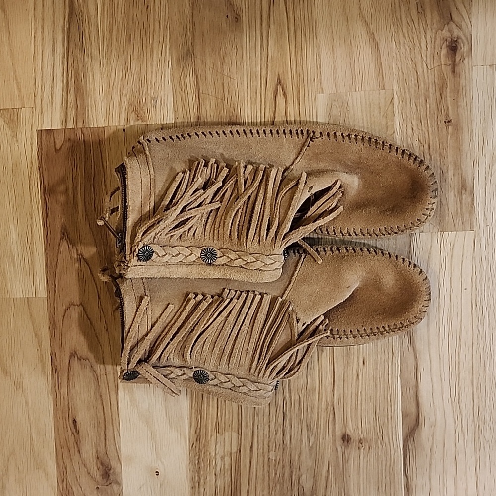 Minnetonka Moccasin Short Boot Suede 6.5